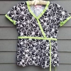 Koi by Kathy Pederson Black/White print Scrubs with Lime accents Size Small